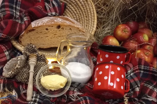 Tradicionalen slovenski zajtrk na Osnovni šoli Antona Aškerca Velenje